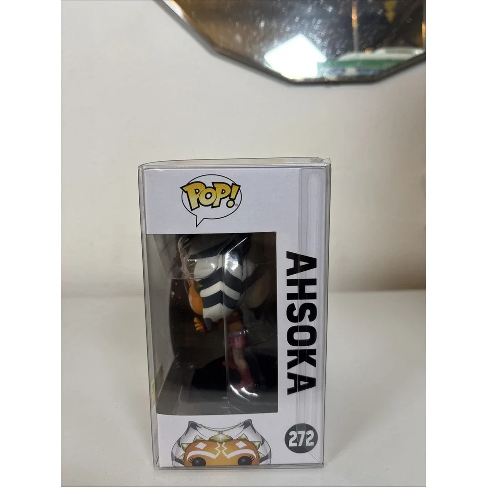 Funko Pop! Vinyl: Star Wars - Ahsoka Tano - Hot Topic (Exclusive) #272 Protector